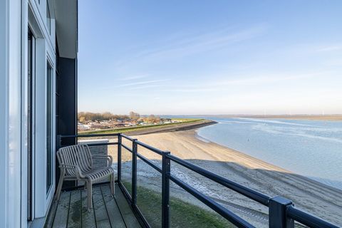 House by the Lake in Sint-Annaland ligt in het exclusieve complex Vista Maris en biedt een ruim, modern appartement met een prachtig uitzicht op de Oosterschelde en de haven. Met vier balkons kunt u altijd genieten van de schilderachtige omgeving, of...