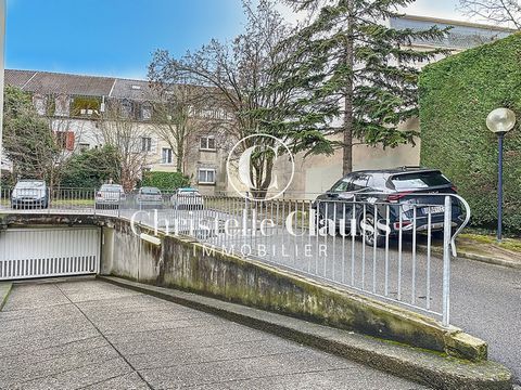 ESCLUSIVO! Stai cercando una soluzione di parcheggio pratica e sicura a Mulhouse? Da non perdere questo parcheggio sotterraneo, situato in posizione ideale a pochi passi dal centro della città. Accedi facilmente alla tua posizione con una porta motor...