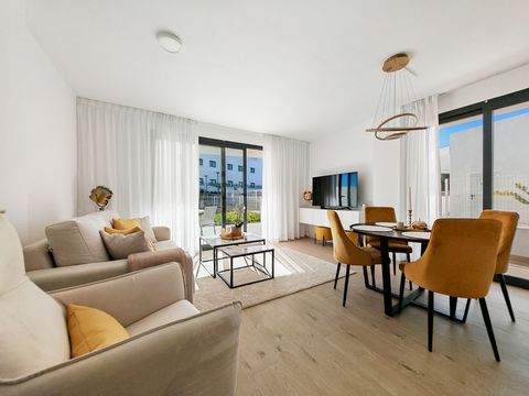 Apartamento Planta Baja en venta en , Estepona con 2 dormitorios, 2 baños, 1 baño en suite y con orientación sur, con piscina comunitaria, garaje privado y jardín privado. Respecto a las dimensiones, la propiedad presenta 118 m² construidos. Tiene la...