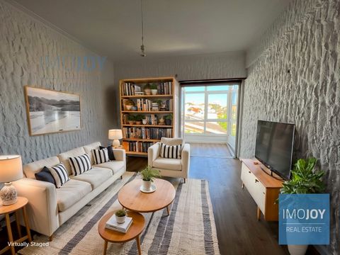 Available January 15, 2025. Charming 1 + 1 bedroom flat with Sea View, located in Estoril 5 minutes walk from the beach. This flat was recently recovered and is divided as follows: Living room with kitchenette equipped with refrigerator, hob, microwa...