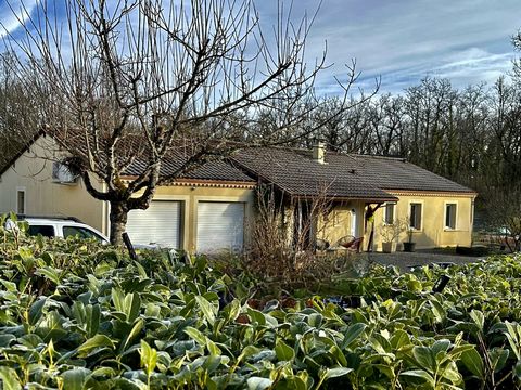 Dit huis is ideaal gelegen, op een afgesloten perceel, 15 minuten ten zuiden van Brive, in een dorp met alle voorzieningen. Het comfort van deze gelijkvloerse woning met 4 slaapkamers, woonkamer, keuken, dubbele garage, tuinhuisje, overdekt terras en...