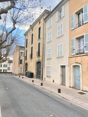 Alexy Benbatouche à le plaisir de vous présenter à la vente : Appartement entièrement refait à neuf, idéalement situé ! Découvrez cet appartement 2 pièces lumineux de 34m², situé place Jean-Jaurès au 1er etage sur 3, à proximité immédiate de toutes l...