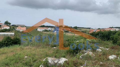 De grond in een van de nieuwe wijken van Serra D'El Rei met ongeveer 2.200 m2, omdat het verstedelijkt, is een fantastische kans om uw huis in het westen van Portugal te bouwen. Omdat het een ruig terrein is, heeft u de vrijheid om uw droomhuis te on...