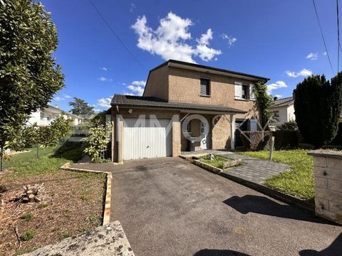 M573117 ZU VERKAUFEN EINFAMILIENHAUS 130M2 3 SCHLAFZIMMER GARTEN 470m2 In einer sehr RUHIGEN Straße bietet schönes FREISTEHENDES Haus schöne Dienstleistungen mit einem GROSSEN Eingang, der zur Garage führt, im Obergeschoss mit einer prächtigen skulpt...