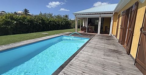 Dans un secteur calme et recherché de Sainte Anne, à seulement 10 minutes d'une magnifique plage et à proximité immédiate de toutes commodités (commerces, écoles), découvrez cette belle villa T4 de 132m2 avec piscine offrant un cadre de vie idéal. Ca...