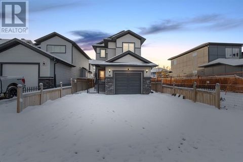 Welcome to 162 Athabasca Crescent: This beautifully designed KYDAN home offers a spacious layout and thoughtful custom finishes, making it a perfect choice for families or anyone looking for style and comfort at a great price. The modern grey-and-bla...