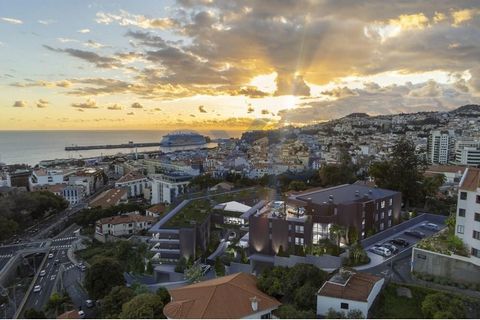 Discover the luxury and comfort of the new UPTOWN LUX apartments in the heart of the city of Funchal! Strategically located close to all essential services, these apartments are the perfect choice for those looking for sophistication and convenience....