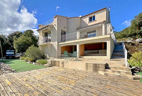 Venez découvrir proche de Laurens cette magnifique villa de 4 faces de 132 m² habitables avec garage et ses terrasses, avec une vue panoramique incroyable, en passant par les montagnes de nos régions jusqu'au littoral de la mer. Le tous en pleine pin...