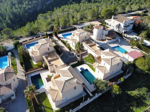 In the urbanization of l’Ametlla de Mar, a residential complex is for sale, consisting of 4 detached chalets, each with its own pool and garage, on a 2,207 m² plot. Each chalet has a built area of 187 m²: 80 m² on the ground floor, 46 m² on the upper...