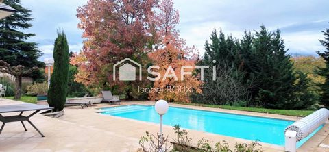 Maison d'architecte avec piscine sur les hauteurs