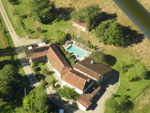 Propriété en pierre de la fin du 19eme siècle avec 12 chambres