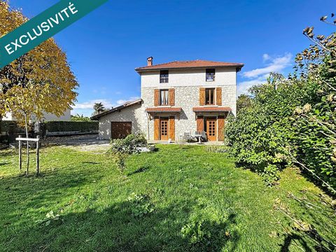 Maison en pierre à La Buisse, à deux pas des écoles et transports