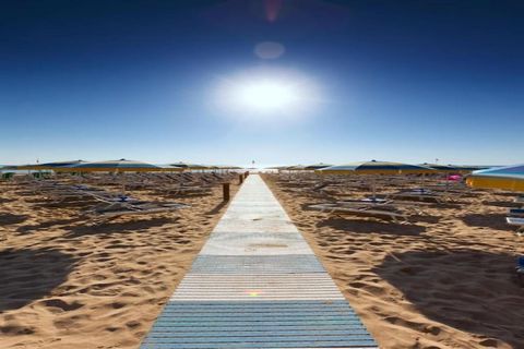 Situato al primo piano di Via Capri19B a Villa Rosa di Martinsicuro, questo luminoso appartamento offre una base rilassante in riva al mare. Comprende una cucina a vista con forno, piano cottura, cappa aspirante, frigorifero e lavello, oltre a un'acc...