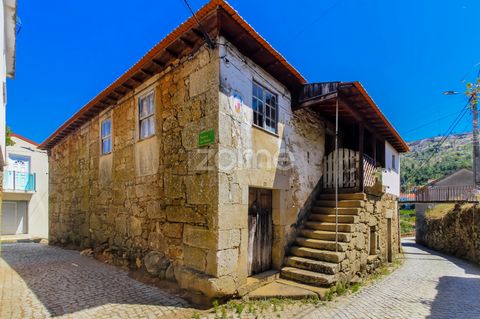 Identificação do imóvel: ZMPT551149 House in stone with 5 bedrooms to recover with 2.838 m2 of land. A private bridge connects the house to the land. Located in the Douro Valley 13 km from the Douro River. If you want a refuge in the countryside or d...
