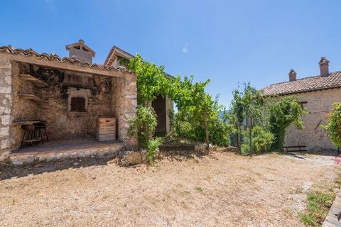 This is a 2-bedroom holiday home in Sellano with a swimming pool and a sun terrace with loungers. The holiday home is ideal for a small family or group of 5 persons who wish to spend a relaxed holiday. Sellano is a mountain village where people still...