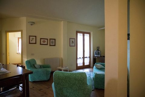 This cozy 2-bedroom holiday home in Umbria is perfect for a group or a family with children. Located in Paciano, this vacation home can comfortably house up to 5 people. There is a shared swimming pool equipped with sun loungers, which is operational...