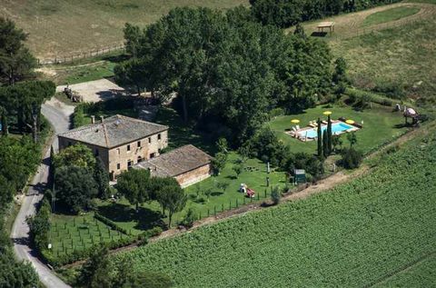 ISOLA D'ARBIA, SIENA, Agritourism for sale of 660 Sq. mt., Excellent Condition, Heating Individual heating system, Energetic class: F, composed by: 10 Rooms, Separate kitchen, , 8 Bedrooms, 6 Bathrooms, Garden, Swimming pool, Tavern, Reserved
