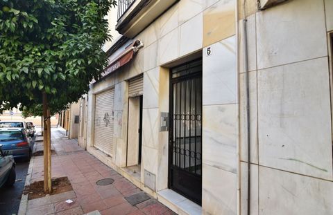 Excellent business opportunity, commercial premises with 134.59 m2. In Joaquín Peralta street, due to its location it is ideal for the development of any type of business (clinics, offices, commerce, etc.) consolidated area, transit and with good com...