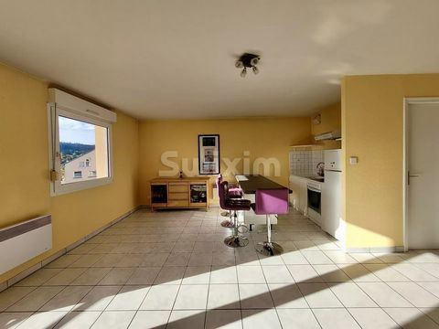 Ref CC67111: RARE, In the heart of Pontarlier, in a very beautiful condominium, this duplex with kitchen open to the living room, 3 bedrooms, will delight you with its brightness. Beautiful exposure of the balcony with a superb unobstructed view. Clo...