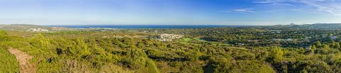 Działki z widokiem na morze i pole golfowe w Sotogrande Cádiz. W Kadyksie znajduje się 7 działek ze specjalnymi projektami willi stworzonymi przez światowej sławy architektów. Projekt oferuje niesamowite udogodnienia na miejscu: pole golfowe, centrum...