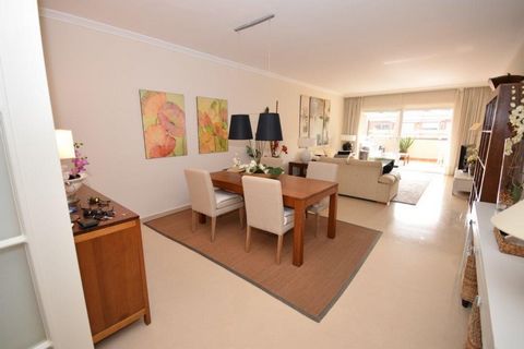 Located in Puerto Banús. Fantastic 2 bedroom apartment very good decorated in a great location next to the beach, beach clubs like Ocean Beach, La Sala Beach or Mistral. This quiet complex is in an area highly valued by the proximity walking distance...