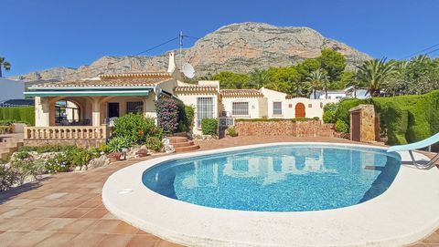 We are happy to offer this well maintained 3 bed 2 bath villa located on the lower slopes of the Montgo in Javea which is on a virtually flat plot. Backdropped by amazing views of the Montgo the property has space to park several cars in either of th...