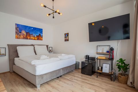Our beautiful little apartment is very centrally located in Hildesheim, in the famous Friesenstraße. In our small but nice apartment you will want for nothing. Our very comfortable and beautiful king-size bed will make your heart beat faster. In addi...