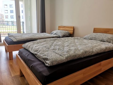 This special accommodation has a style all its own. the apartment is located directly at the entrance to Hartenberg Park in Mainz. University is within walking distance. two bedrooms and an extremely large living room with full kitchen equipment. Ide...
