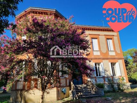 Right outside Toulouse, the design and park of this 1920 house make it a rare property. 31215sqft plot surrounds the house and annex, and the 71042sqft park creates a quiet and calm environment. The house kept its original charm in very good conditio...