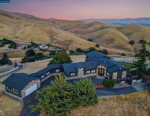 Wine Country Retreat in Livermore! ESCAPE to the serene lifestyle of this custom-built Estate composed with the perfect Blend of Functionality, Elegance & Natural Splendor while enjoying breathtaking panoramic VIEWS surrounding the layered landscape ...