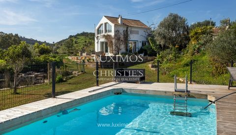 This fabulous detached villa consists of 2 elements, the main house and the guest house. The villa has 5 bedrooms , one of which is a mezzanine , 3 kitchens , 2 inside and 1 outside, a swimming pool , a lake , a large garden with mountain views and t...