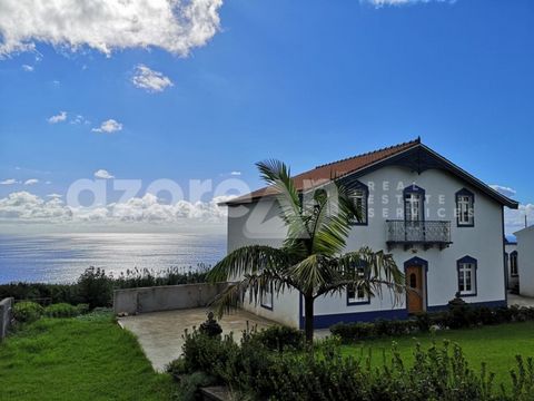 Traditional house in need of finishing, located southwest of the island of São Miguel, in the municipality of Vila Franca do Campo, with a superb sea view inserted in a land with 2186m2. (Note: the house will be sold as is) We commissioned a prelimin...