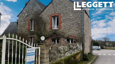 A27026NWA56 - Magnificent mansion dating from the 17th century in the heart of a village near Josselin. This 6-room house built in cut stone, with natural slate roofing, is part of a large Notary's house. Here, the charm of the old, noble materials, ...