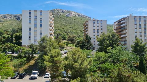 New at your BC IMMO agency located in La Penne sur Huveaune *** Ideally located in absolute calm, on the 6th floor, magnificent bright apartment of 83m2 completely renovated with quality service. It consists of a south-facing living room with reversi...