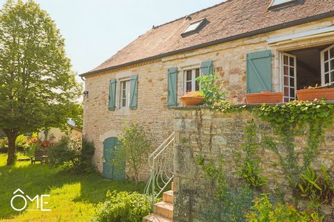 Ôme Immobilier presents you in the countryside of Lot, this beautiful property dating partly from 1790, in the immediate vicinity of Martel. In a quiet and peaceful environment, with a magnificent view, you will discover this beautiful property combi...