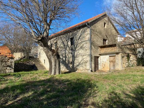 Location: Zadarska županija, Jasenice, Jasenice. JASENICE, ZADAR - Rustic paradise: Old stone house with a beautiful yard! A beautiful old stone house located in the village of Jasenice, surrounded by lush greenery and untouched nature. This house, f...