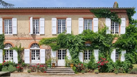 Elegant and charming 7-bedroom château sitting in 5 hectares of parkland. 30 mins from Toulouse. This unique and historic property has been lovingly restored. The large windows mean that the rooms are light filled and spacious. There is an exceptiona...