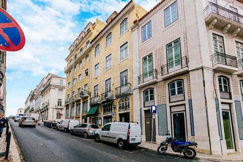 Descripción Edificio para inversión en el centro de Lisboa, en la Rua da Madalena. Si está buscando una inversión de alto potencial en Lisboa, no busque más. Este imponente edificio, con 572m², está ubicado en la icónica Rua da Madalena, en el corazó...