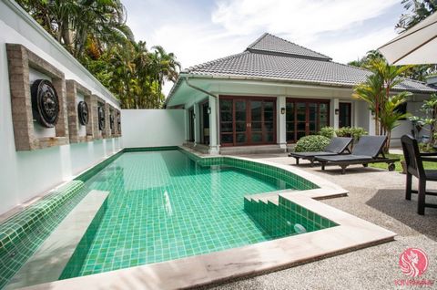 Atemberaubende Poolvilla zum Verkauf in Phuket! ️ 3 Bed 3 Bath ♂️ Dieses Juwel befindet sich in einem Boutique-Anwesen mit nur 10 Villen und befindet sich in bester Lage mit Blick auf die berühmten Golfplätze Loch Palm und Red Mountain in Phuket. ️ M...