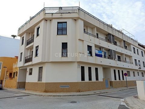 Ático dúplex en Ondara Vistas al mar y a Segaria ¿Buscas un hogar especial para disfrutar de la tranquilidad y el encanto de la Costa Blanca? Este ático dúplex en Ondara es ideal para ti. Con un precio inmejorable, este apartamento de dos dormitorios...