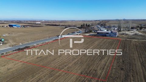 Titan Properties presenteert onder uw aandacht een perceel met een oppervlakte van 16702 m². gelegen op een uiterst communicatieve plek in het dorp Tsalapitsa, Archov Bryag gebied met een gezicht van 161 meter naar de belangrijkste Pazardzhik snelweg...