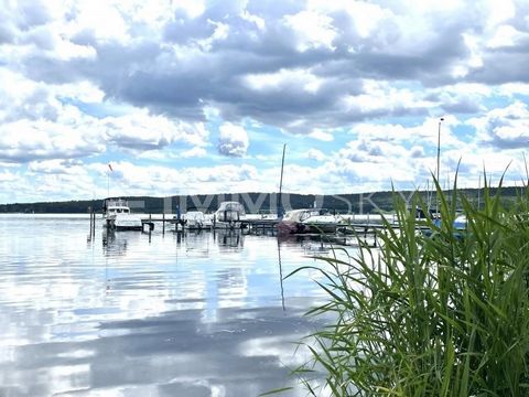 Dieses attraktive Grundstück mit einer Größe von 591 Quadratmetern befindet sich in der idyllischen Lage von Ferch, nahe am Wasser. Es ist voll erschlossen und bietet eine hervorragende Grundlage für Ihr Bauvorhaben. Ein besonderes Highlight ist der ...