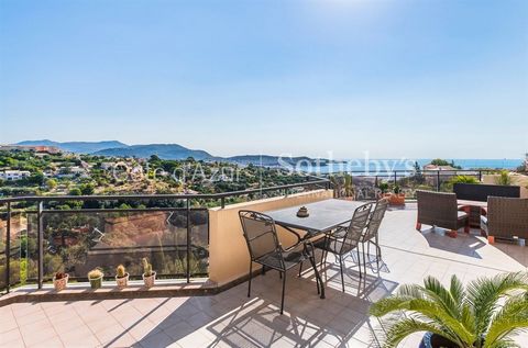 Ontdek exclusief met Côte d'Azur Sotheby's International Realty, uw specialist in uitzonderlijk onroerend goed in Nice, een prachtig hoekpenthouse gelegen op de bovenste verdieping van een kleine, rustige en veilige residentie met zwembad. In perfect...