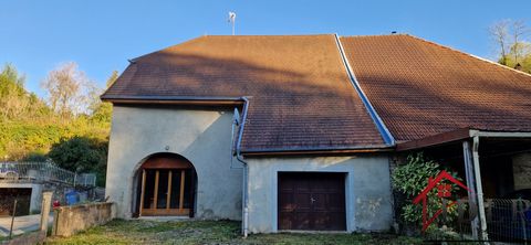 Ontdek dit charmante stenen huis, genesteld in een rustige en groene omgeving. Gelegen aan het einde van een doodlopende straat waar absolute rust heerst, profiteert het van een landelijke omgeving dankzij de onmiddellijke nabijheid van een beekje. B...