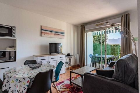 CARAVELLE B In Hendaye, dichtbij winkels en de Spaanse grens, prachtig modern appartement op de begane grond, gelegen op het zuiden, van een beveiligde residentie met gemeenschappelijk zwembad. Let op: dit gemeubileerde appartement is met 3 sterren g...