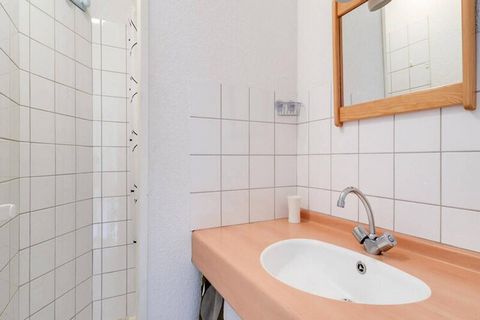 Dieses geräumige T4-Triplex-Apartment liegt nahe dem Zentrum von Luz-Saint-Sauveur und bietet Platz für bis zu 6 Personen. Das Apartment verfügt über ein gemütliches Wohnzimmer mit Sofa und Fernseher, ideal zum Entspannen nach einem erlebnisreichen T...