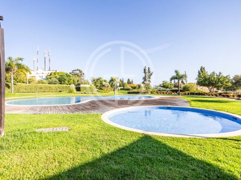 Discover your new home at the prestigious **Lumina Villas** condominium in Carvoeiro, just 5 minutes from the best beaches of the Algarve. The development consists of 58 semi-detached houses, available in T2, T2+1, and T2+1 Office layouts, with a gro...