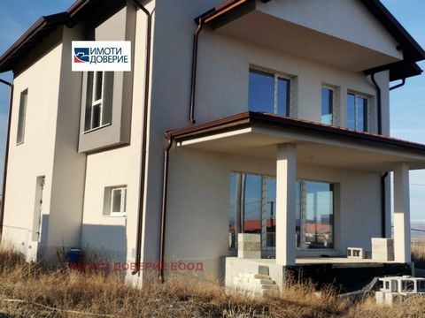 OF 39387 WONDERFUL, SPACIOUS AND SUNNY HOUSE, PANORAMIC VIEW, WITH ACT 14, TURNKEY FINISHING, EXCELLENT LOCATION, ELECTRICITY, WATER!! It consists of: 1 LEVEL living room with kitchenette and veranda, garage, entrance hall, bathroom and toilet. 2 LEV...