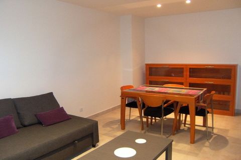 Welkom in ons ruime appartement met 2 slaapkamers in het hart van l'Estartit, waar je comfortabel tot 4 personen kunt verblijven. Dit charmante appartement biedt 65 m² en is perfect gelegen om te genieten van alle charmes van dit prachtige kustplaats...