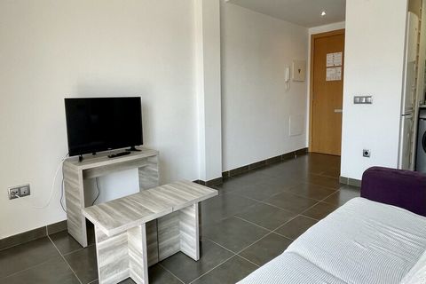 The apartament w Estartit ma 2 sypialnie i obłożenie dla 5 osób. Nocleg od 70 m² przytulny i duży. Znajduje się w pobliżu 100 m miasta, 120 m supermarkecie 